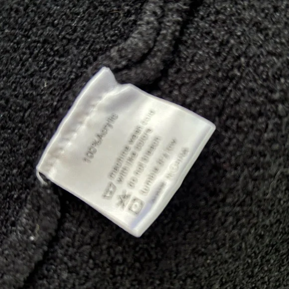 NWOT Black Sleeveless Knit Vest with Button Decor & Pockets Size XL - Picture 9 of 10